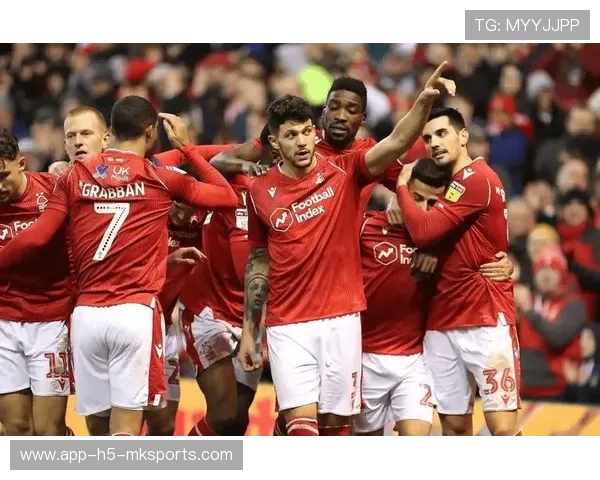 曼联稳步推进欧冠四强目标，战术调整逐渐见效，曼联欧冠联赛